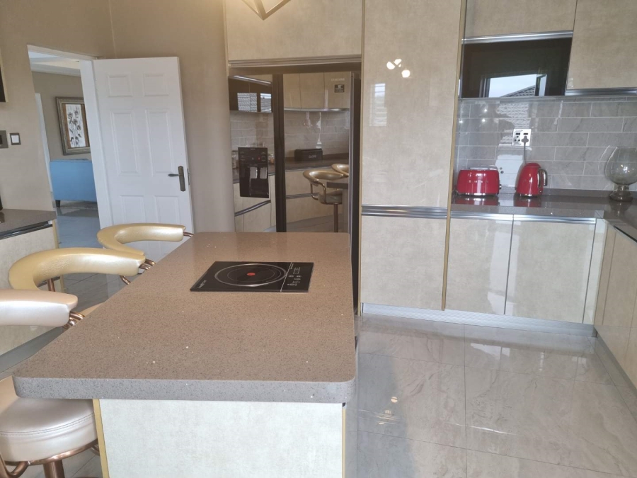 5 Bedroom Property for Sale in Nahoon Valley Park Eastern Cape